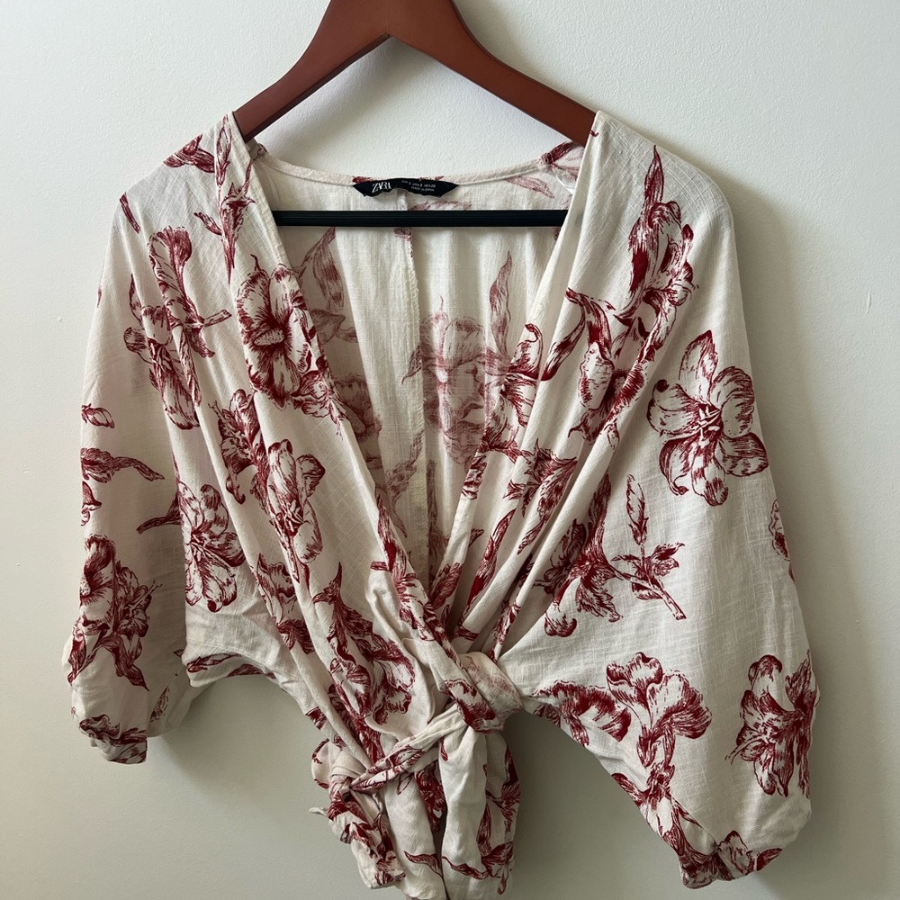 Zara Women's Floral Wrap Top - Red and Cream